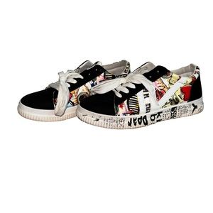 Graphic Low-Top Sneakers
Women Size: 39;  U.S 8